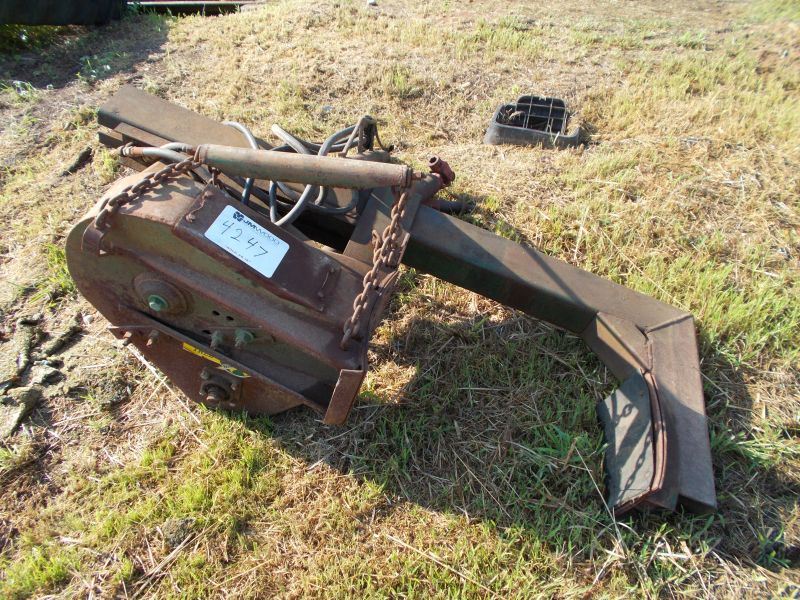 BOWIE PECAN TREE SHAKER