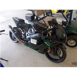 2002 SUZUKI RGSX 1000 MOTORCYCLE, S/N JSGT75AX42106833, GAS ENG