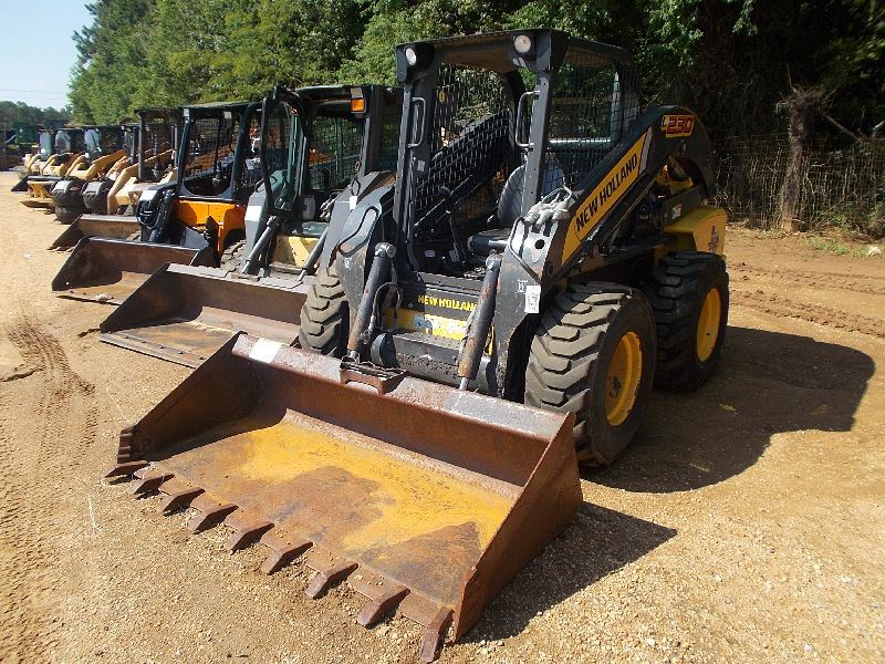 NEW HOLLAND L230 SKID STEER LOADER, S/N JAFOL230CCM449465 (12 YR) GP