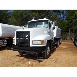 2000 MACK CH613 T/A WATER TRUCK, S/N 1M1AA13Y7YW115843, MACK E7-350 ENG, 10 SPD TRANS, ENGINE BAKE, 