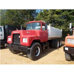 1986 MACK DM685SX T/A WATER TRUCK, S/N 1M2B122C3GA058323, MACK E6-315 ENG, 6 SPD TRANS, 11R24.5 REAR