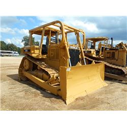 CAT D6H CRAWLER TRACTOR, S/N 4RC02312, STRAIGHT BLADE W/TILT, CANOPY, SWEEPS, METER READING 12,632 H