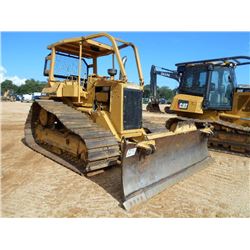 CAT D4H LGP CRAWLER TRACTOR, S/N 9GJ01712, 6 WAY BLADE, CANOPY, SWEEPS, REAR SCREEN