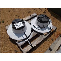 1 LOT (2) LIGHT FIXTURES