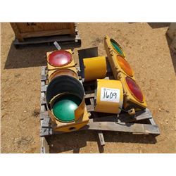 1 LOT (2) TRAFFIC LIGHTS