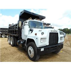 1982 MACK R688ST T/A DUMP, S/N 1M2N187C5CA003150, MACK DIESEL ENG, 8LL TRANS, OX 14' BODY, AIR TAILG