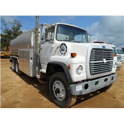 1986 FORD 8000 T/A FUEL TRUCK, S/N 1FDYW80U8GVA00789, 3208 CAT DIESEL ENGINE, 9 SPD TRANS, 38K REARS