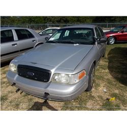 2004 FORD CROWN VICTORIA, S/N 2FAHP71W24X173753, V8 GAS, A/T, ODOMETER READING 117,651 MILES