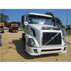 2005 VOLVO T/A TRUCK TRACTOR, S/N 4V4NC9TH45N394510, 450HP ISX CUMMINS ENG, 10 SPD TRANS, 40K REARS,
