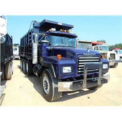 1995 MACK RD688S TRI-AXLE DUMP, S/N AL94AN00900018300, MACK DIESEL ENG, 8LL TRANS, 44K REARS, 18K FR