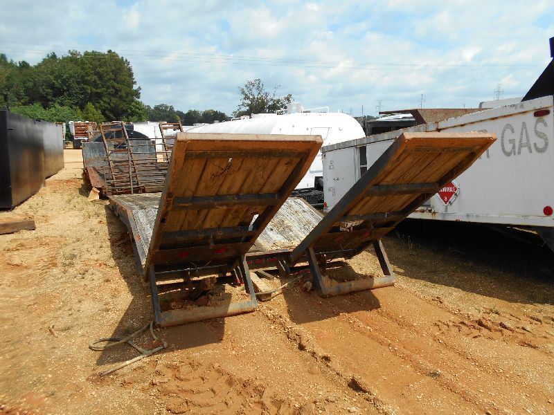 93" X 19' 6" TRUCK BED, 54" DOVETAIL & HYD RAMPS