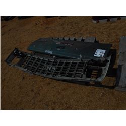 1 LOT CHEVROLET GRILL & GMC TALIGATE