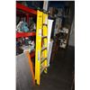 Image 1 : INDUSTRIAL LIGHT FIBERGLASS AND ALUMINUM 6' STEP LADDER
