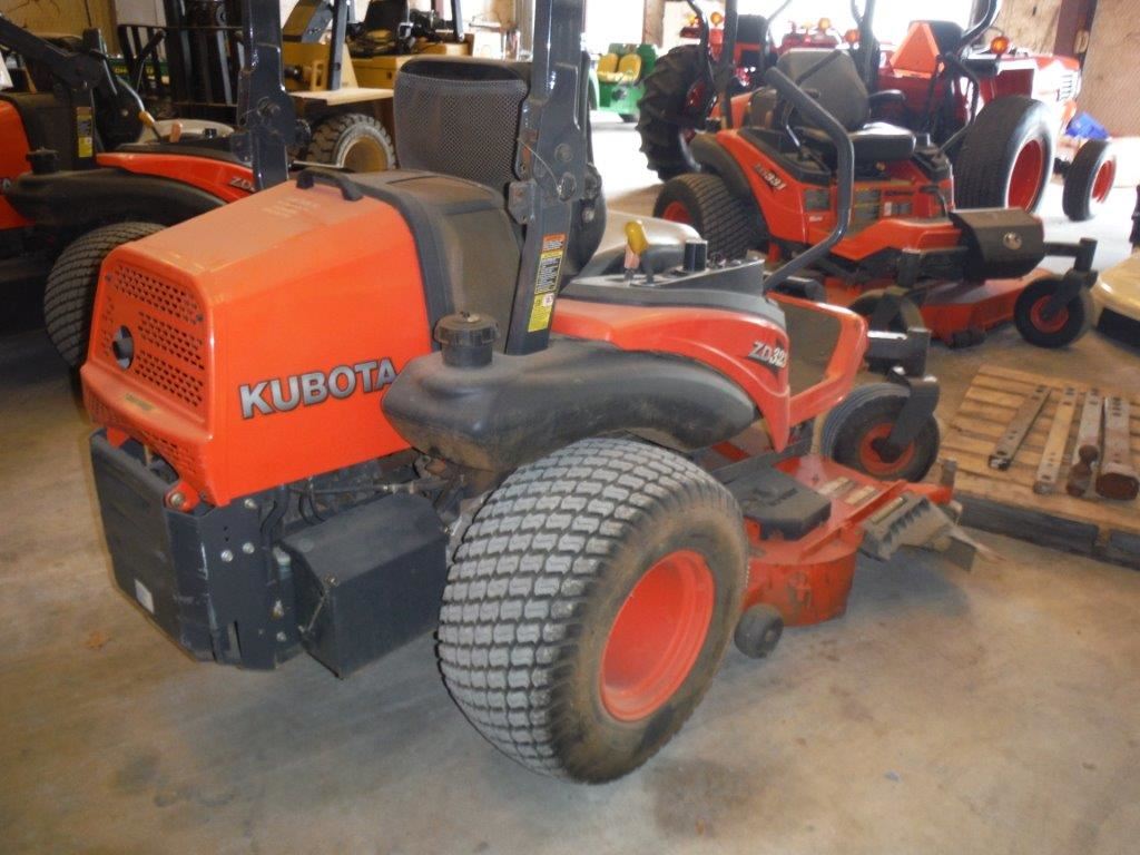 2009 KUBOTA ZD32360 ZERO TURN LAWN MOWER, S/N 11579, DIESEL ENGINE