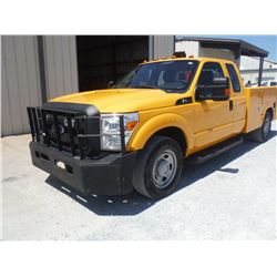 2012 FORD F350 EXT CAB SERVICE TRUCK, S/N 1FD8X3E67CEC02740, V8 GAS ENGINE, A/T, KNAPHEIDE SERVICE B