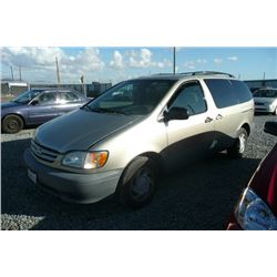 01 Toyota Sienna 4dr Minivan - T - DRIVE
