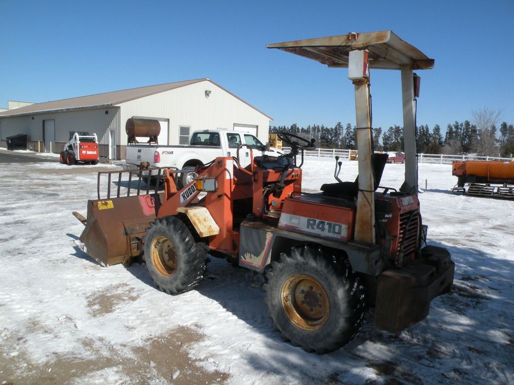 Kubota R410 articulating loader w/forks SN10194