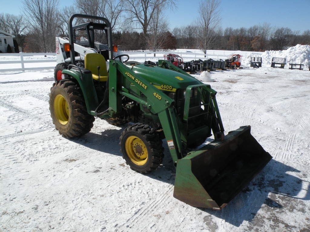 John Deere 4400 w/420 loader SNLV4400S244282