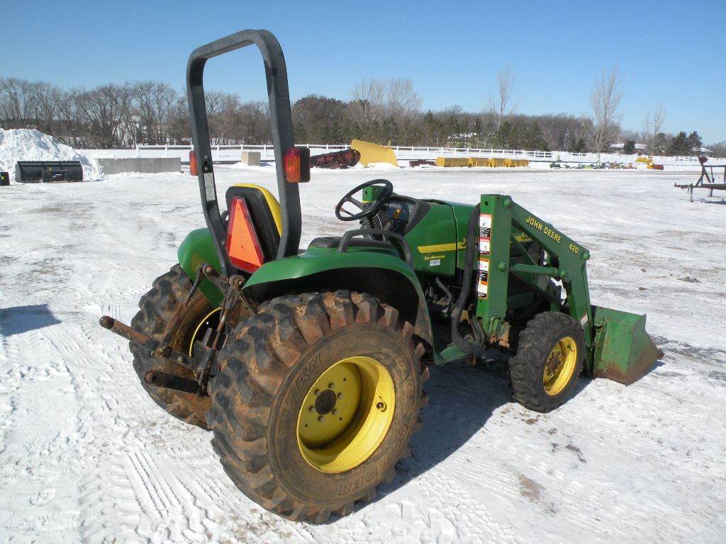 John Deere 4400 w/420 loader SNLV4400S244282