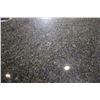 Image 2 : GREEN GRANITE 121 X 77