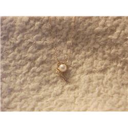 18K GOLD PLATED SWAROVSKI CRYSTAL ELEMENTS PEARL PENDANT WITH CHAIN (L732 - 18)