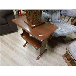 MAPLE SIDE TABLE WITH MAGAZINE HOLDER