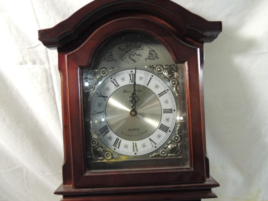 BEAUTIFUL DANIEL DAKOTA WESTMINSTER CHIME CLOCK beautiful-daniel-dakota-westminster-chime-clock