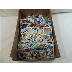 BOX LOT ASSORTED BASEBALL CARDS LOOSE W/ JORDAN BO