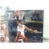 Image 2 : LOT 2 SCOTTIE PIPPEN PHOTO & BULLS YEARBOOK