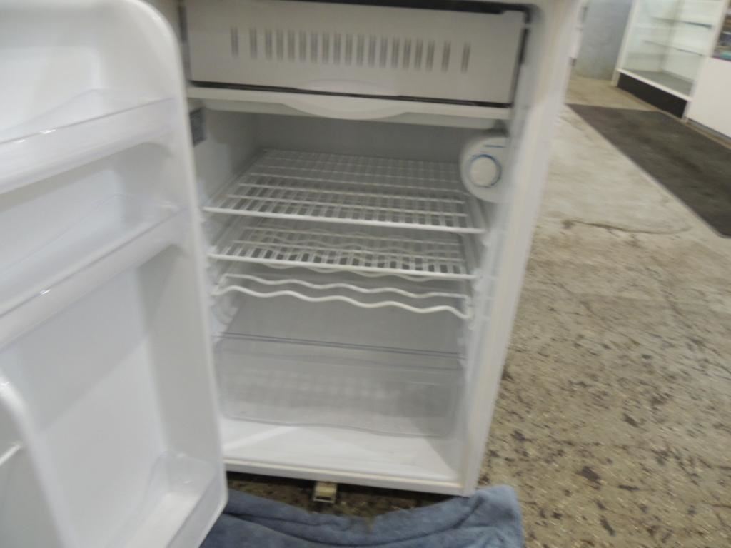 GE MINI REFRIGERATOR