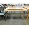 Image 2 : RETRO DINING TABLE
