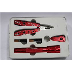 SNAP-ON FLASHLIGHT AND TOOL SET