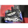 Image 1 : PAIR OF SIZE 9 ROLLERBLADES W PADS