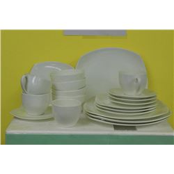 NEW 20 PC BONE CHINA DINNER SET