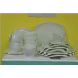 NEW 20 PC BONE CHINA DINNER SET X5