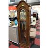 Image 2 : OAK AND BRASS GRANDFATHER CLOCK