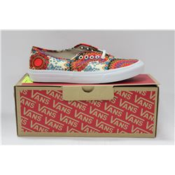 PAIR OF VANS SIZE 6.5 MENS WOMENS SIZE 8 SHOES