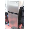 Image 1 : BLACK AND BRUSHED NICKEL DANBY APT SIZE FRIDGE W 7