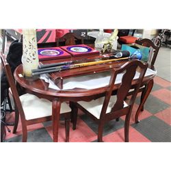 MAHOGONY STYLE DINING TABLE WITH 2 LEAFS, 4 CHAIRS