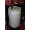 Image 1 : LARGE BARREL WITH HAND PUMP