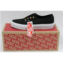 PAIR OF VANS SHOES MENS SIZE 5.5
