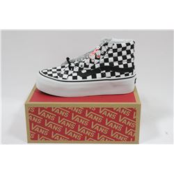 PAIR OF VANS SHOES MENS SIZE 4.5