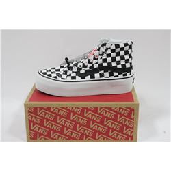 PAIR OF VANS SHOES MENS SIZE 6.5