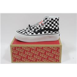 PAIR OF VANS SHOES MENS SIZE 6.5