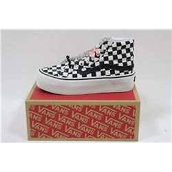 PAIR OF VANS SHOES MENS SIZE 7