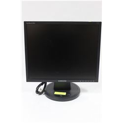 SAMSUNG SYNC MASTER 940 - 19" MONITOR