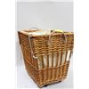 Image 1 : WICKER BASKET ON WHEELS