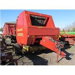 NEW HOLLAND 688 ROUND BALER