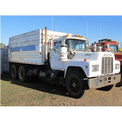 1986 MACK ECONODYNE TANDEM AXLE GRAVEL TRUCK