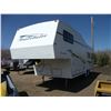 Image 3 : 1998 TRAVELAIRE TW275 FIFTH WHEEL HOLIDAY TRAILER